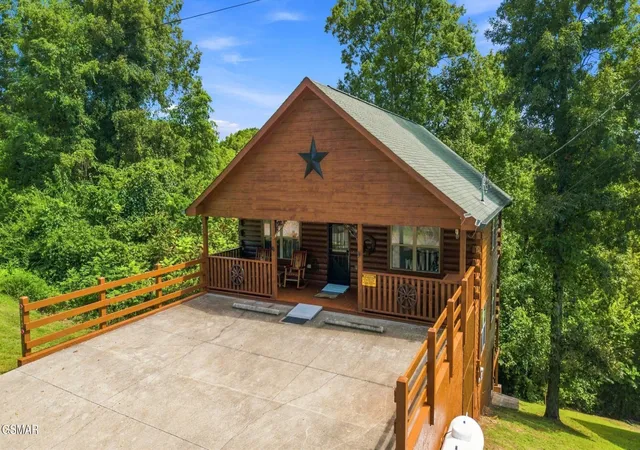 Photo 3 of Single family home for sale at 440 Oak Sky Way, Sevierville, TN 37876 | MLS# 3524719 | Listing updated on 2026-10-15