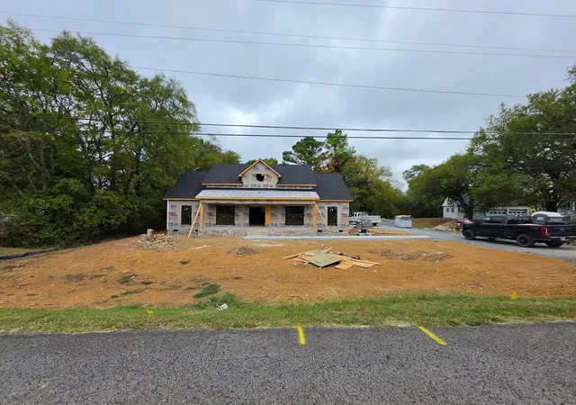 Photo 2 of Single family home for sale at 415 Narrows Rd, Shelbyville, TN 37160 | MLS# 3598368 | Listing updated on 2026-09-23