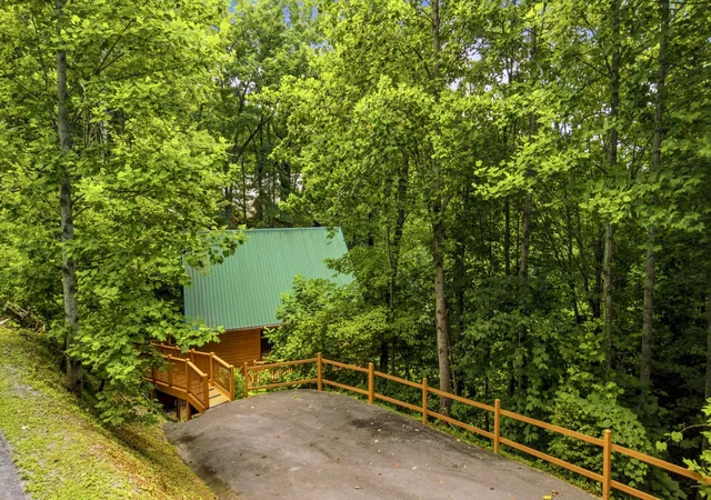 2nd image of 820 Pinnacle Vista Rd, Gatlinburg, TN 37738 | MLS# 3525626