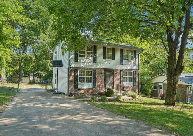 Photo 2 of Single family home for sale at 103 Mountainwood Dr, Hendersonville, TN 37075 | MLS# 3527899 | Listing updated on 2026-08-28
