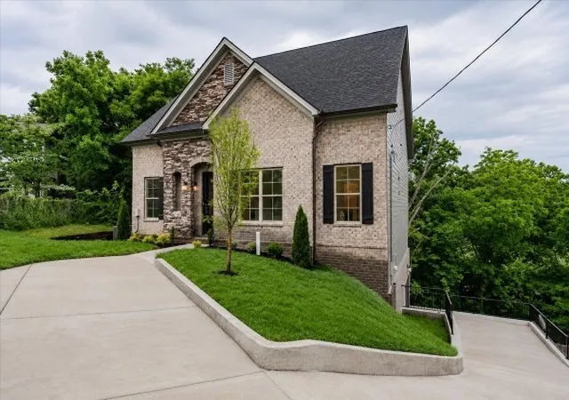 2nd image of 701 Harpeth Knoll Ct, Nashville, TN 37221 | MLS# 3525580
