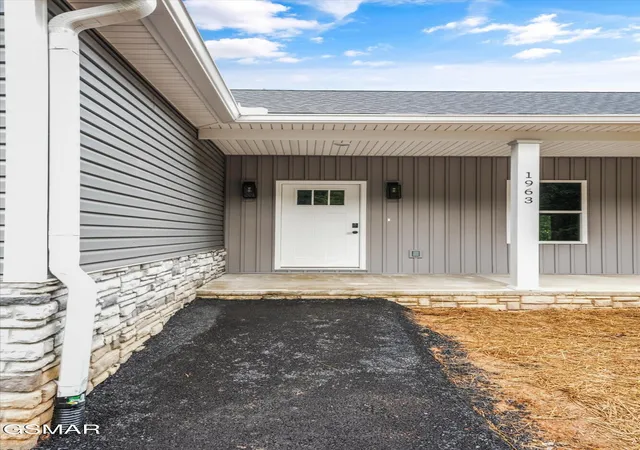 Photo 3 of Single family home for sale at 1963 Lee Proffitt Way, Sevierville, TN 37876 | MLS# 3591829 | Listing updated on 2026-09-23