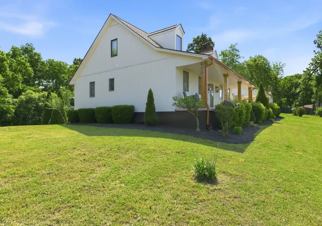 Photo 3 of Single family home for sale at 881 Mount Olivet Rd, Columbia, TN 38401 | MLS# 3525824 | Listing updated on 2026-09-01