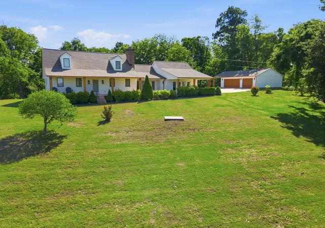 Photo 4 of Single family home for sale at 881 Mount Olivet Rd, Columbia, TN 38401 | MLS# 3525824 | Listing updated on 2026-09-01