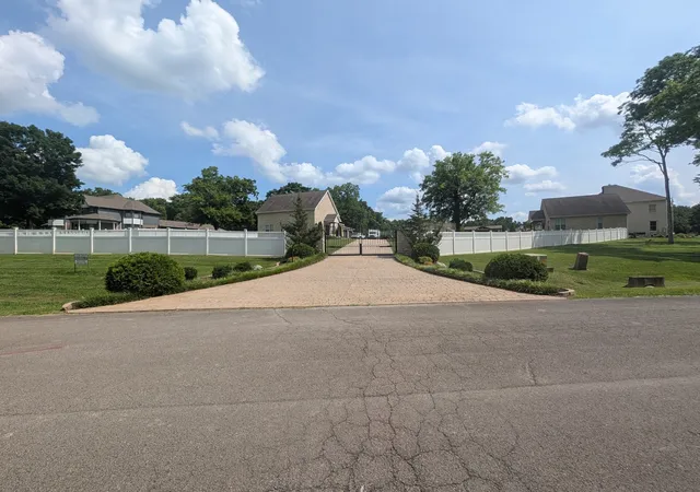 Photo 2 of Single family home for sale at 1045 Claremont Dr, Columbia, TN 38401 | MLS# 3529502 | Listing updated on 2026-08-31