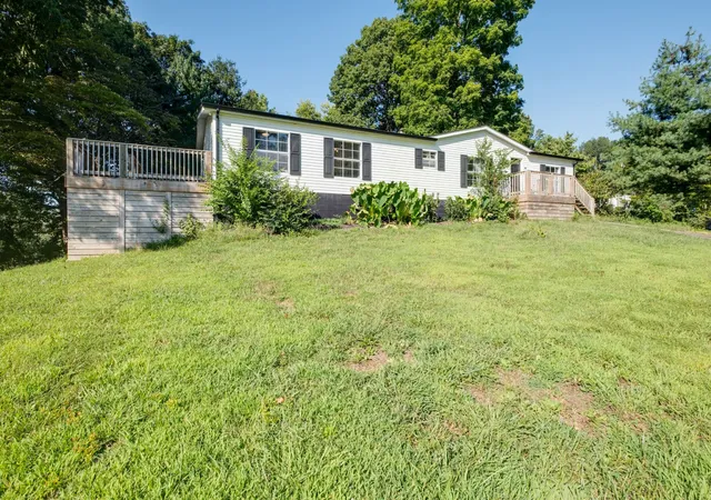 Photo 2 of Manufactured home for sale at 3803 Old Greenbrier Pike, Springfield, TN 37172 | MLS# 3527940 | Listing updated on 2026-08-29