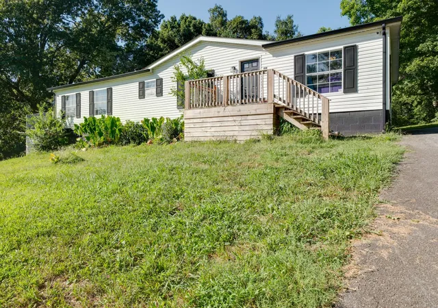 Photo 3 of Manufactured home for sale at 3803 Old Greenbrier Pike, Springfield, TN 37172 | MLS# 3527940 | Listing updated on 2026-08-29