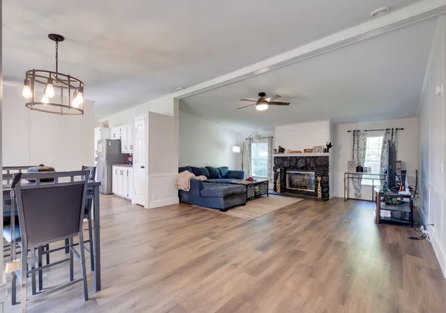 Photo 4 of Manufactured home for sale at 3803 Old Greenbrier Pike, Springfield, TN 37172 | MLS# 3527940 | Listing updated on 2026-08-29