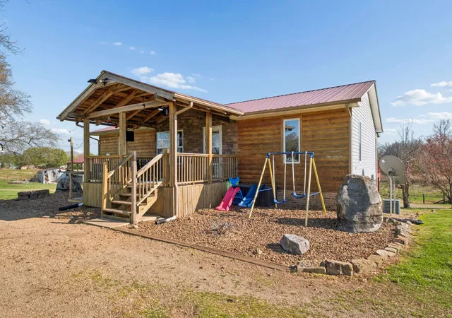 Photo 4 of Single family home for sale at 324 Laster Holman Rd, Decherd, TN 37324 | MLS# 3529532 | Listing updated on 2026-09-17