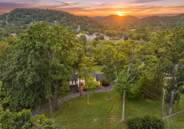 Photo 3 of Sale Pending at 5309 Camelot Ct, Brentwood, TN 37027 | MLS# 3526715 | Listing updated on 2026-09-08