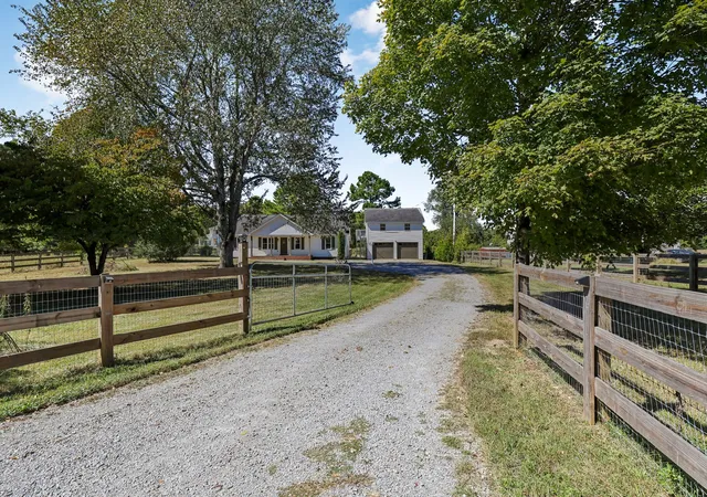 Photo 1 of Single family home for sale at 4670 Lunns Store Rd, Chapel Hill, TN 37034 | MLS# 3610648 | Listing updated on 2026-10-06