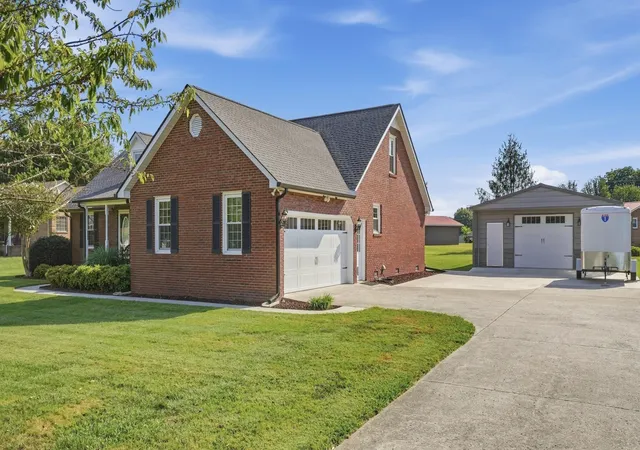 Photo 3 of Single family home for sale at 62 Farmwood Dr, Manchester, TN 37355 | MLS# 3545446 | Listing updated on 2026-09-23