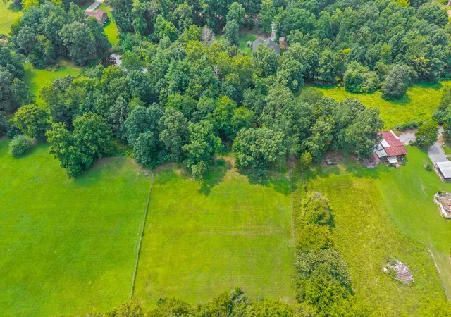 Photo 3 of Single family home for sale at 1663 Southside Rd, Southside, TN 37171 | MLS# 3527082 | Listing updated on 2026-08-30