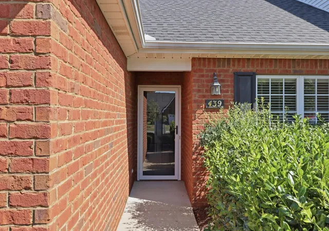 Photo 2 of Single family home for sale at 439 Golfview Ct, Murfreesboro, TN 37127 | MLS# 3525675 | Listing updated on 2026-09-02