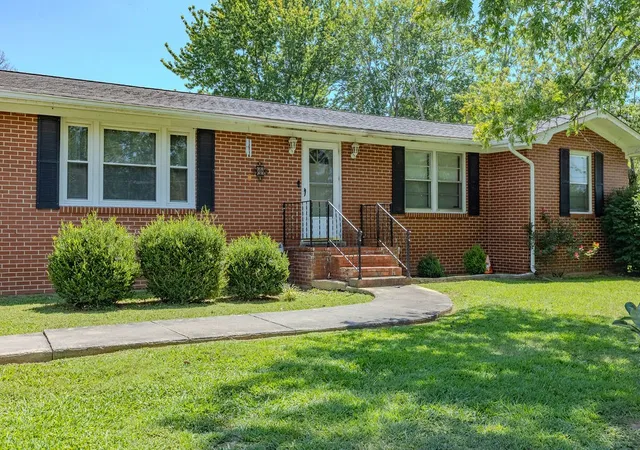 Photo 2 of Sale Pending at 100 Franklin St, Mc Minnville, TN 37110 | MLS# 3526714 | Listing updated on 2026-09-04