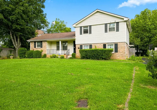 Photo 2 of Sale Pending at 805 General Forrest Dr, Smyrna, TN 37167 | MLS# 3525806 | Listing updated on 2026-09-13