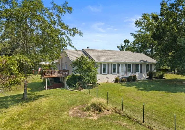 Photo 2 of Single family home for sale at 15 Autumn Ln, Savannah, TN 38372 | MLS# 3525719 | Listing updated on 2026-10-04