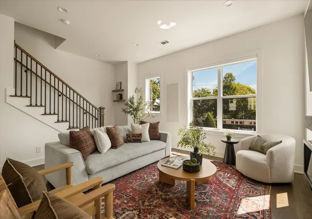 Photo 2 of Townhouse for sale at 617a Vernon Ave, Nashville, TN 37209 | MLS# 3531640 | Listing updated on 2026-09-03