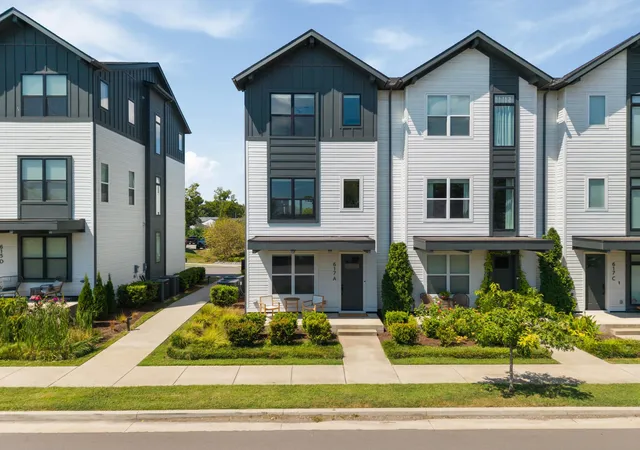 Photo 3 of Townhouse for sale at 617a Vernon Ave, Nashville, TN 37209 | MLS# 3531640 | Listing updated on 2026-09-03