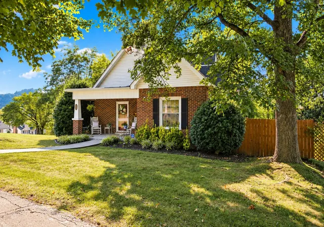 Photo 3 of Single family home for sale at 301 Cullum St, Carthage, TN 37030 | MLS# 3542365 | Listing updated on 2026-09-27