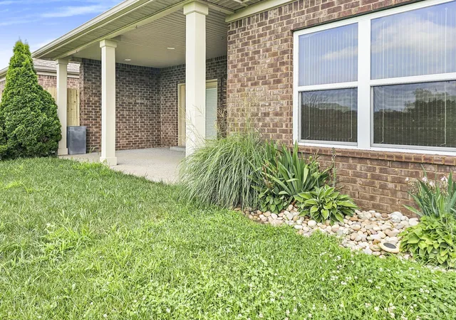 Photo 2 of Townhouse for sale at 835 Meadowcrest Way, Lebanon, TN 37090 | MLS# 3527581 | Listing updated on 2026-08-27
