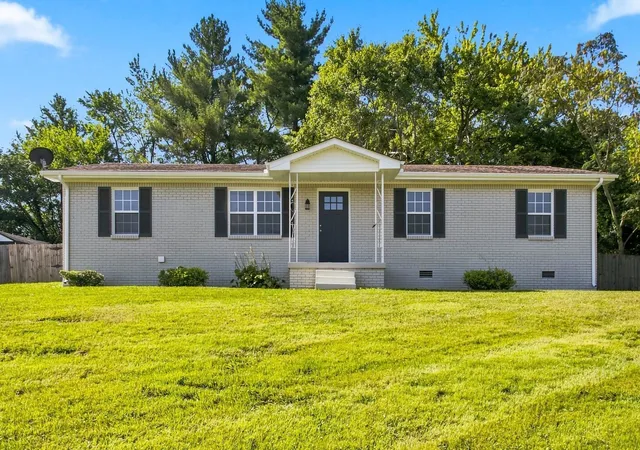 Photo 1 of Single family home for sale at 105 Gilliam Ln, Dickson, TN 37055 | MLS# 3529405 | Listing updated on 2026-08-31