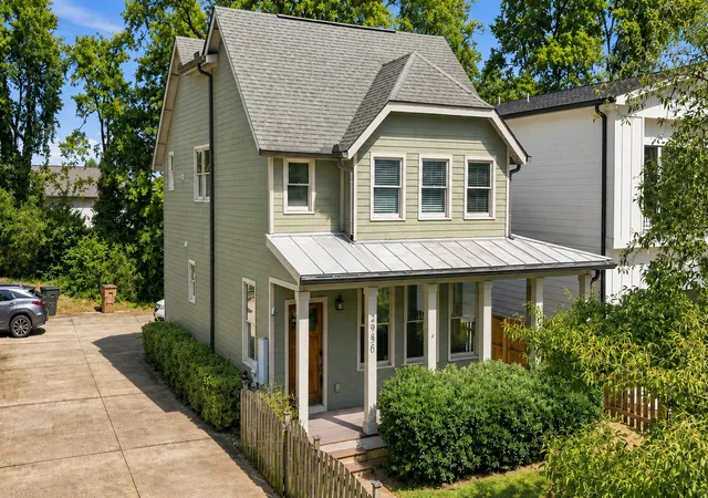 Photo 2 of Single family home for sale at 2950 Vaulx Ln, Nashville, TN 37204 | MLS# 3527259 | Listing updated on 2026-10-05
