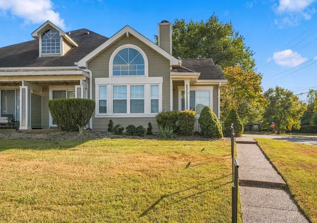 Photo 2 of Condo for sale at 129 Cherry Hl Dr #1A, Hendersonville, TN 37075 | MLS# 3597995 | Listing updated on 2026-09-30