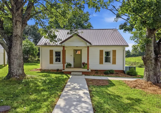 1st image of 206 Slash Ln, Sparta, TN 38583 | MLS# 3525987
