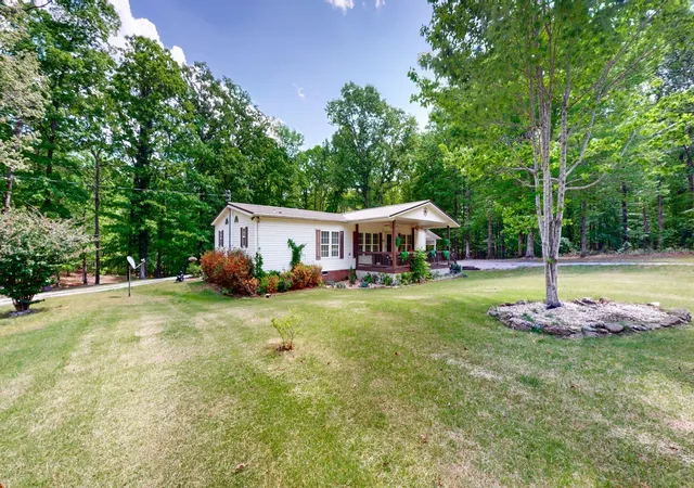 Photo 2 of Manufactured home for sale at 250 Brazzell Rd, Dickson, TN 37055 | MLS# 3597299 | Listing updated on 2026-09-21