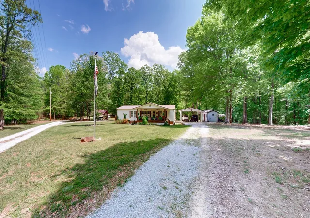 Photo 3 of Manufactured home for sale at 250 Brazzell Rd, Dickson, TN 37055 | MLS# 3597299 | Listing updated on 2026-09-21