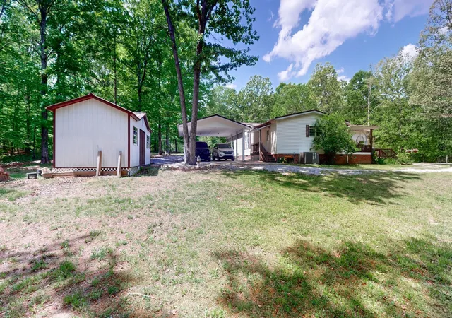 Photo 3 of Manufactured home for sale at 250 Brazzell Rd, Dickson, TN 37055 | MLS# 3597299 | Listing updated on 2026-09-21