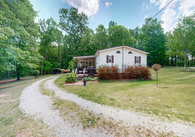 Photo 4 of Manufactured home for sale at 250 Brazzell Rd, Dickson, TN 37055 | MLS# 3597299 | Listing updated on 2026-09-21