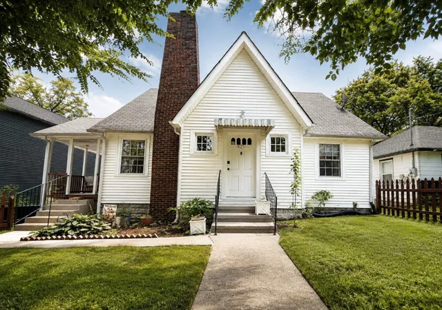 Photo 1 of Single family home for sale at 825 Gracey Ave, Clarksville, TN 37040 | MLS# 3531893 | Listing updated on 2026-09-03