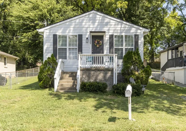 Photo 2 of Single family home for sale at 942 Green St, Franklin, TN 37064 | MLS# 3526041 | Listing updated on 2026-09-05