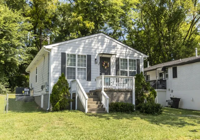 Photo 2 of Single family home for sale at 942 Green St, Franklin, TN 37064 | MLS# 3526041 | Listing updated on 2026-09-05