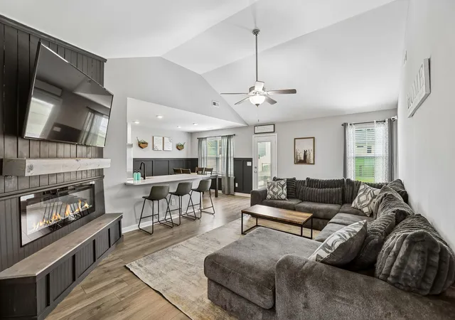 Photo 3 of Single family home for sale at 1041 Hickoryridge Dr, Murfreesboro, TN 37129 | MLS# 3594117 | Listing updated on 2026-09-25