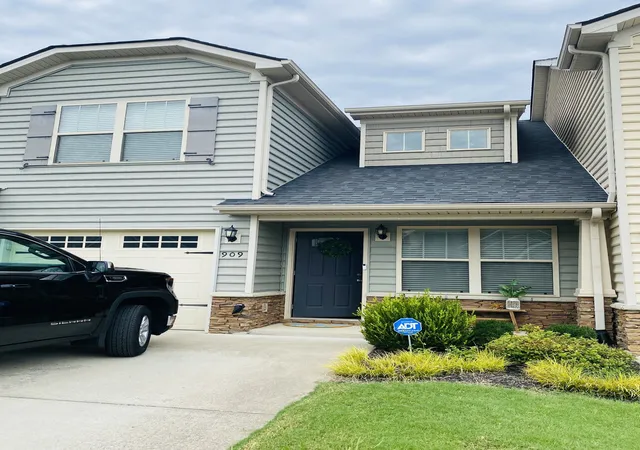 Photo 1 of Townhouse for sale at 909 Granville Dr, Murfreesboro, TN 37128 | MLS# 3526996 | Listing updated on 2026-08-26