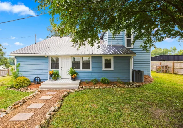 Photo 1 of Single family home for sale at 207 N Woodland St, Manchester, TN 37355 | MLS# 3527356 | Listing updated on 2026-10-01