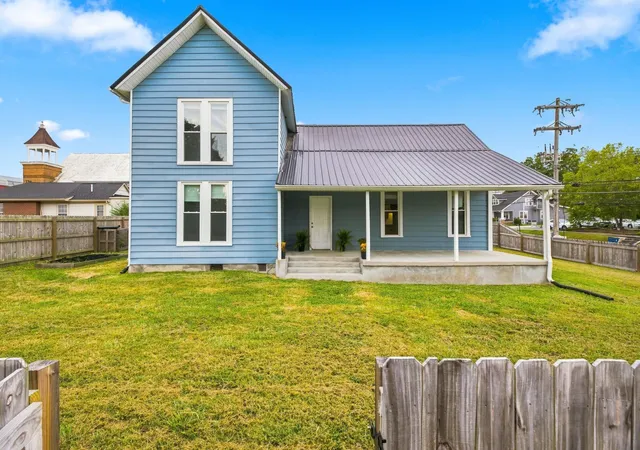 Photo 3 of Single family home for sale at 207 N Woodland St, Manchester, TN 37355 | MLS# 3527356 | Listing updated on 2026-10-01