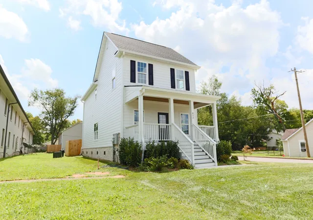 Photo 2 of Single family home for sale at 812 Greenland Dr, Murfreesboro, TN 37130 | MLS# 3526551 | Listing updated on 2026-08-28