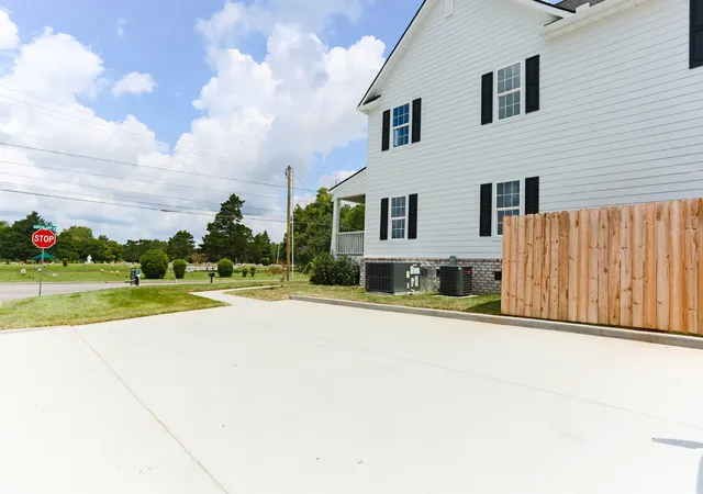 Photo 4 of Single family home for sale at 812 Greenland Dr, Murfreesboro, TN 37130 | MLS# 3526551 | Listing updated on 2026-08-28