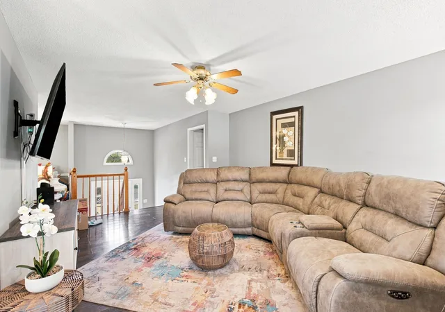Photo 2 of Single family home for sale at 3397 Dresden Way, Clarksville, TN 37042 | MLS# 3529751 | Listing updated on 2026-10-07