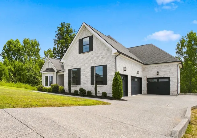Photo 2 of Single family home for sale at 805 Saddle Ridge Dr, Mount Juliet, TN 37122 | MLS# 3530365 | Listing updated on 2026-09-01
