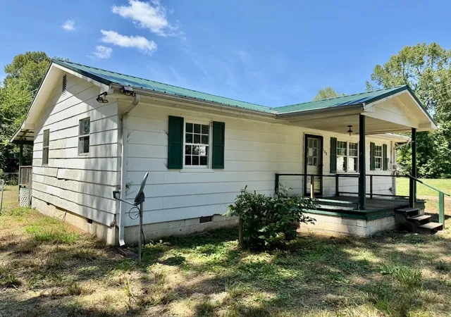 Photo 3 of Single family home for sale at 108 Oakwood Dr, Huntland, TN 37345 | MLS# 3526392 | Listing updated on 2026-09-21