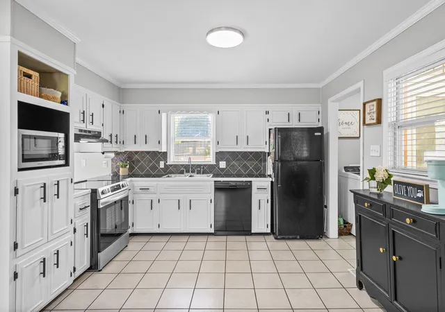 Photo 3 of Single family home for sale at 204 Millbrooke Dr, Hopkinsville, KY 42240 | MLS# 3527144 | Listing updated on 2026-09-21