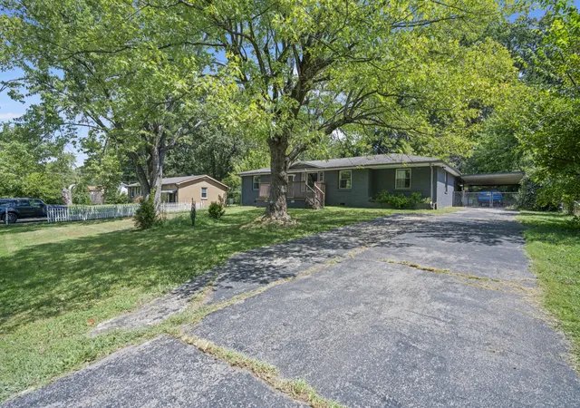 Photo 3 of Single family home for sale at 202 Yorktown Rd, Clarksville, TN 37042 | MLS# 3531458 | Listing updated on 2026-09-06