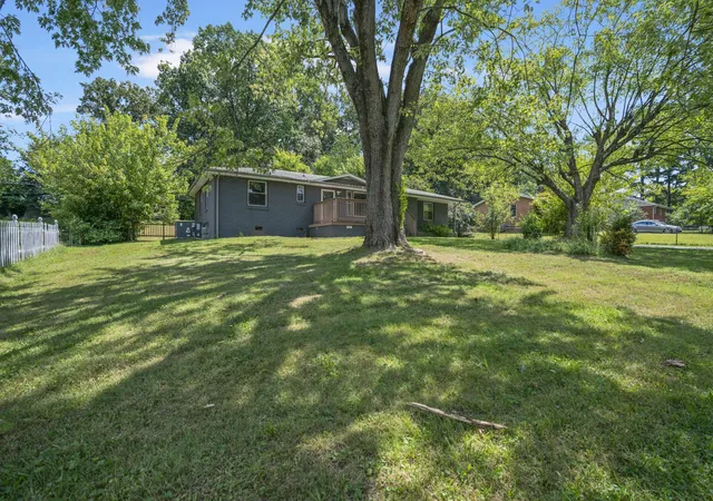 Photo 3 of Single family home for sale at 202 Yorktown Rd, Clarksville, TN 37042 | MLS# 3531458 | Listing updated on 2026-09-06