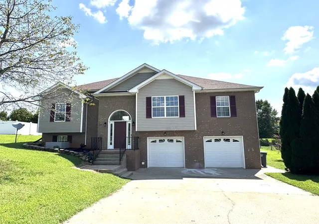 Photo 1 of Single family home for sale at 321 Greenspoint Ct, Clarksville, TN 37042 | MLS# 3526432 | Listing updated on 2026-08-27