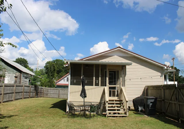 Photo 2 of Single family home for sale at 102 Madison St, Mc Minnville, TN 37110 | MLS# 3526789 | Listing updated on 2026-09-01